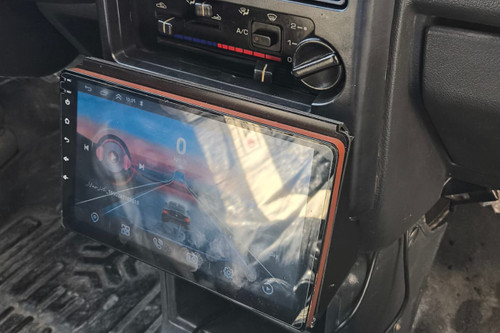 نمونه نصب شده ی مانیتور اندرویدی ماشین پراید