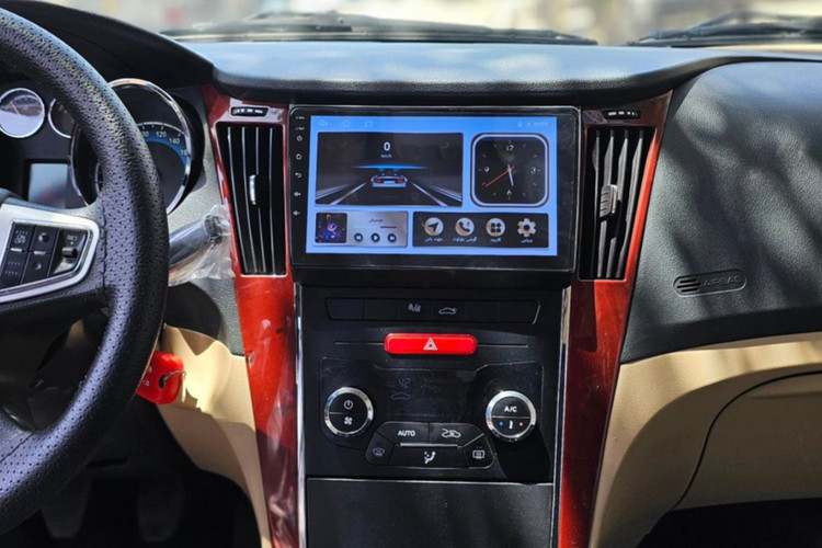 نصب شده ی مانیتور اندرویدی ماشین دنا