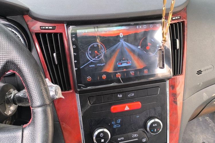 نصب شده ی مانیتور اندرویدی ماشین دنا