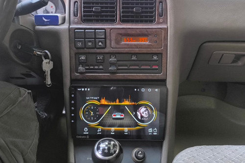 نمونه نصب شده ی مانیتوربرای ماشین داشبورد قدیم قسمت پایین