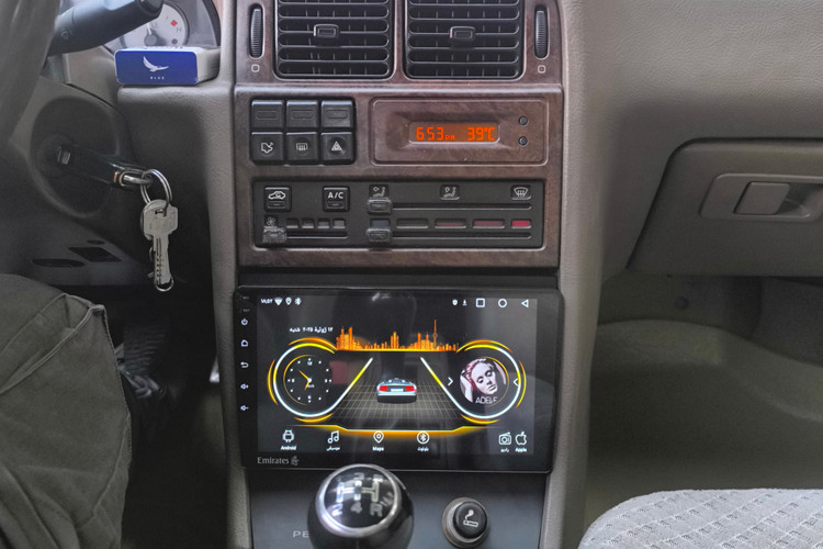 نمونه نصب شده ی مانیتوربرای ماشین داشبورد قدیم قسمت پایین